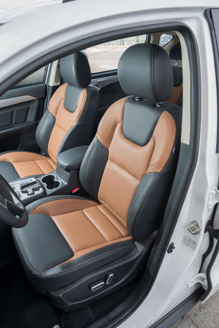 Интерьер Geely Vision SUV (NL-4) 2016 года  (фото 6 из 30)
